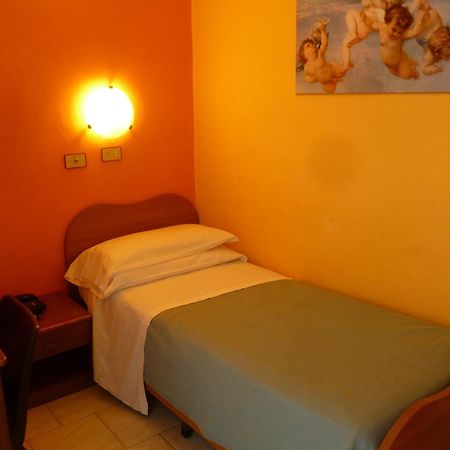 Hotel Pensione Romeo Bari Exterior photo