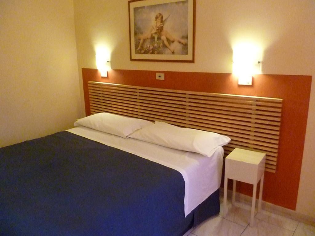 Hotel Pensione Romeo Bari Exterior photo