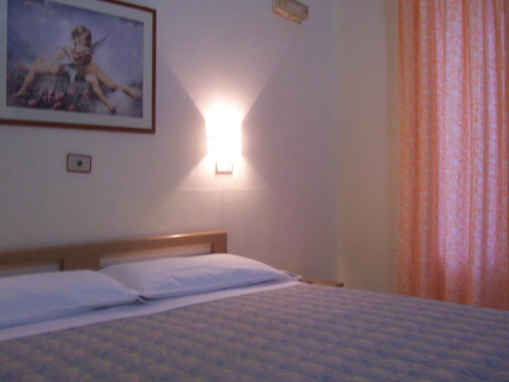 Hotel Pensione Romeo Bari Exterior photo
