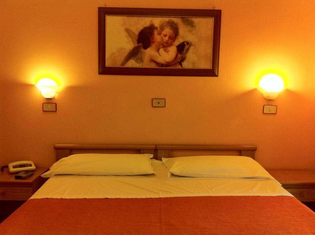 Hotel Pensione Romeo Bari Room photo