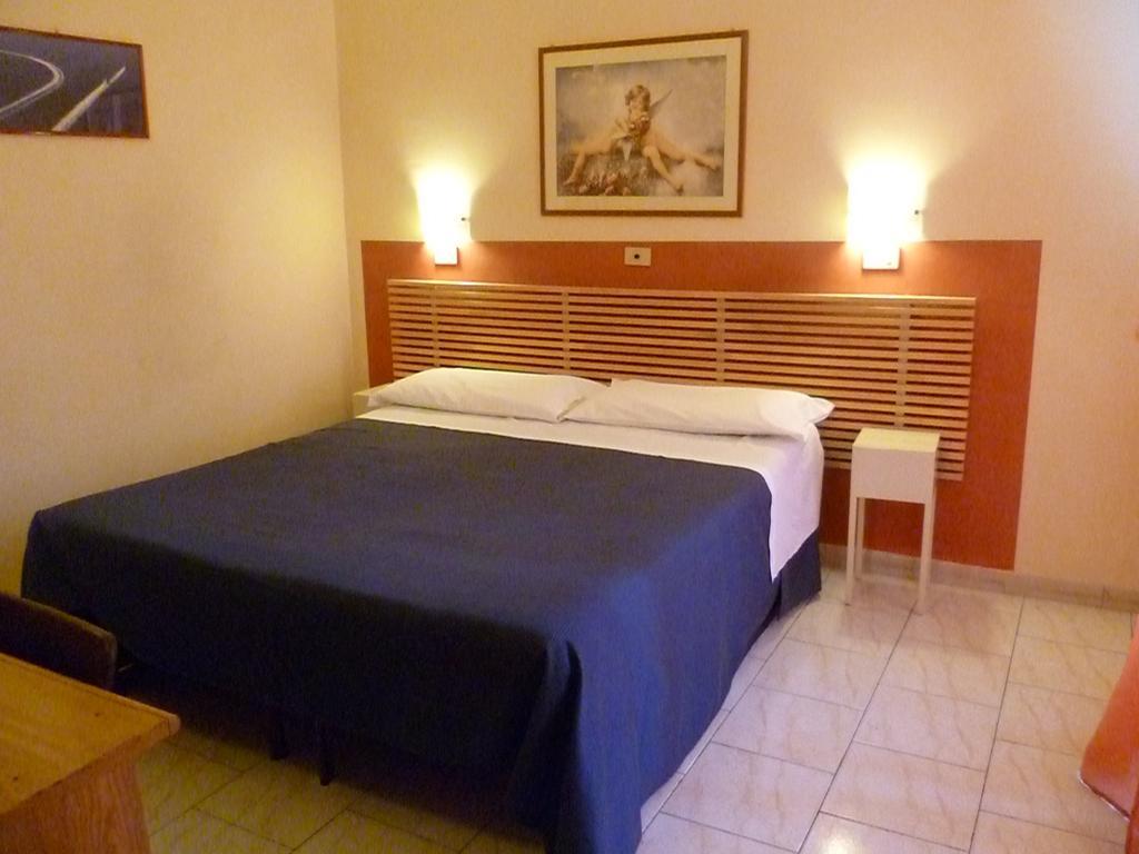Hotel Pensione Romeo Bari Room photo