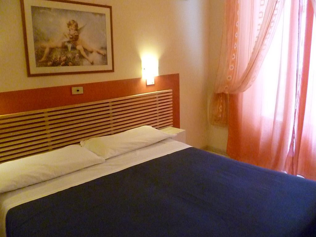 Hotel Pensione Romeo Bari Room photo