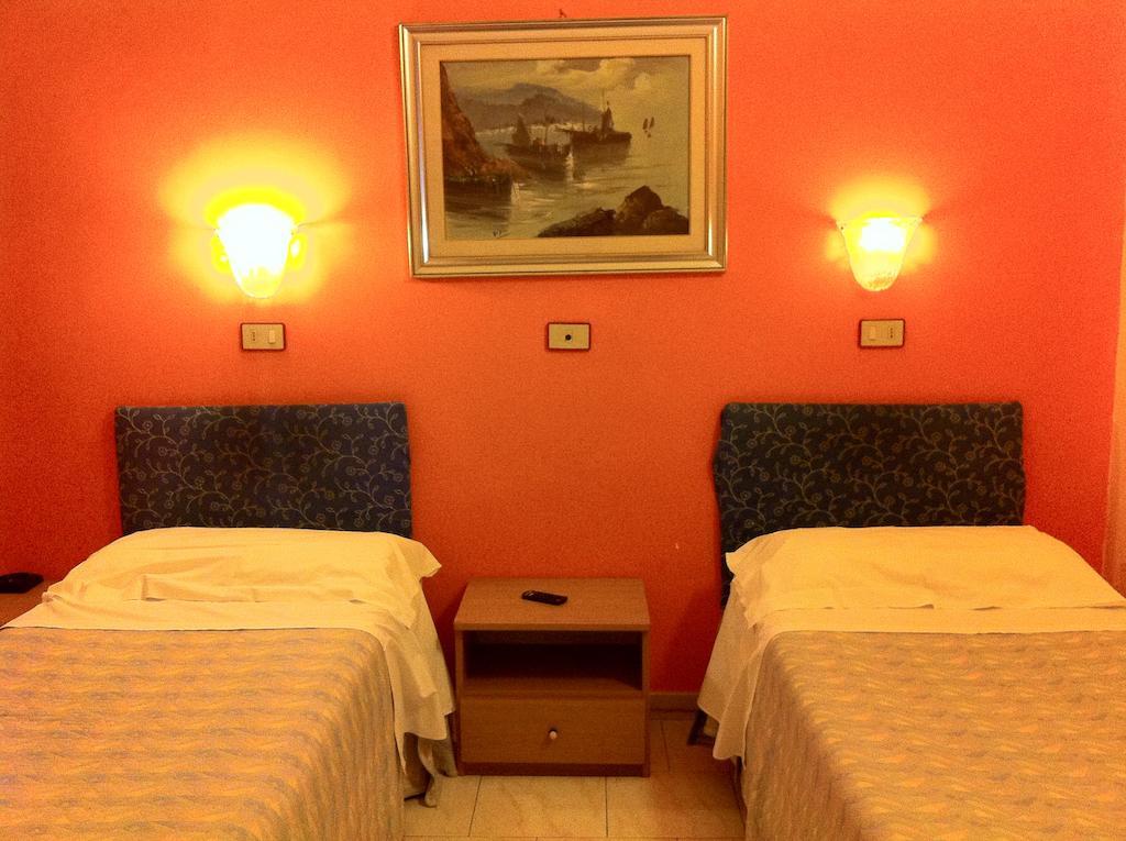 Hotel Pensione Romeo Bari Room photo