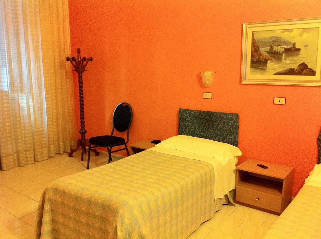 Hotel Pensione Romeo Bari Room photo