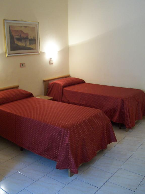 Hotel Pensione Romeo Bari Exterior photo