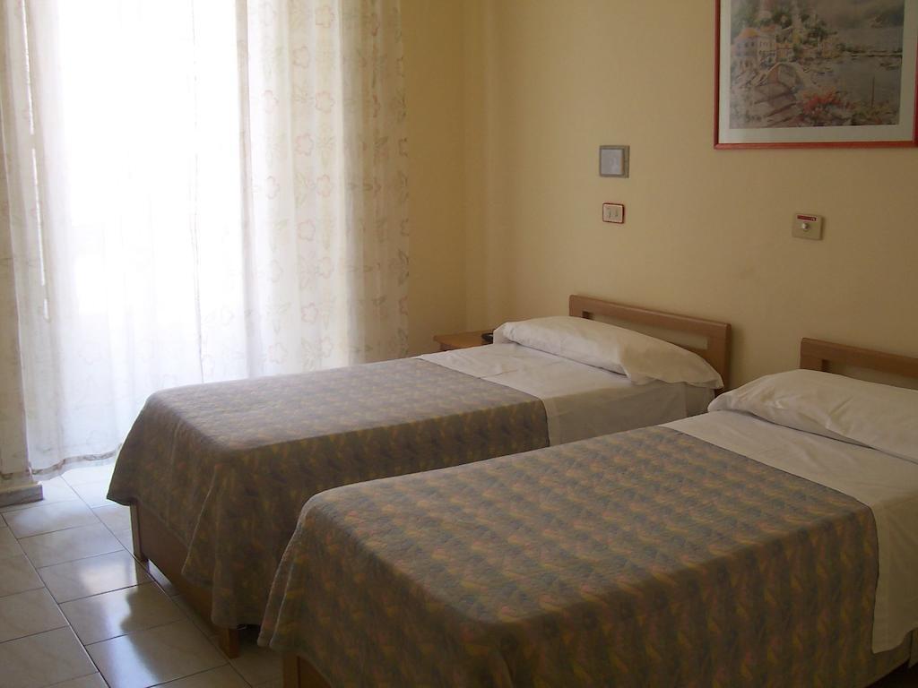 Hotel Pensione Romeo Bari Exterior photo